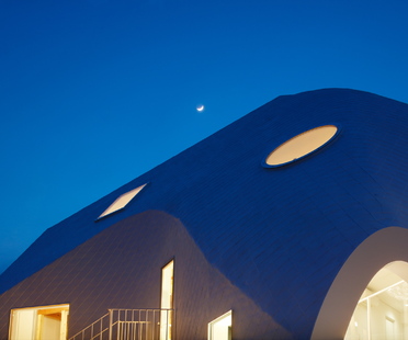 MAD Architects: Clover House, kindergarten in Okazaki, Japan
疯狂的建betway必威手机中文版筑师:日本俄克拉省幼儿园三叶草之家