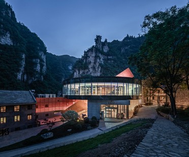 3andwich Design / He Wei Studio: Renovation of Arsenal 809
3andwich Design / He Wei Studio:阿森纳809的翻新