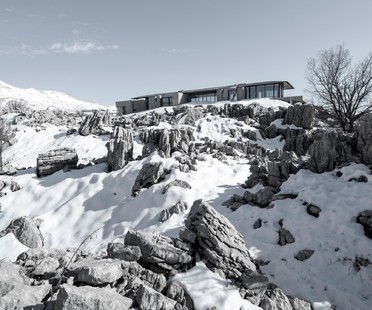 Karim Nader: Villa on the rocks of Faqra, Kfardebian, Lebanon
卡里姆·纳德(Karim Nader):黎巴嫩克法德比亚(Kfardebian)岩石上的别墅