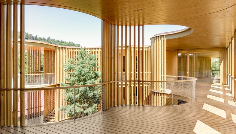 Büro B Architekten: kindergarten in Rain school campus, Ittigen
BüroB Architekten:雨学校校园的幼儿园