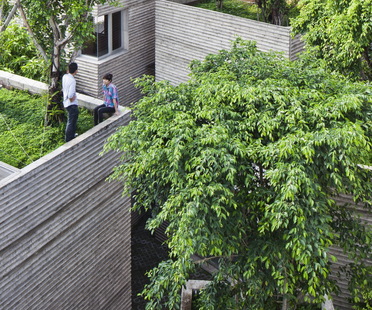 Ho Chi Minh City的Vo Trong Nghia建筑师betway必威手机中文版的树木房屋