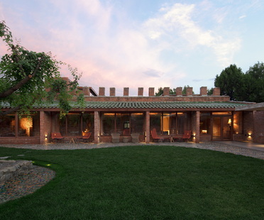 llLab. studio renovates Brickyard Retreat
lllab。Studio翻新砖房静修