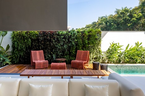 Raiz Arquitetura Liu House，在圣保罗的海滩上