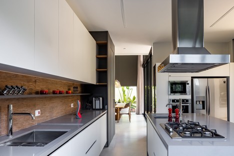 Raiz Arquitetura Liu House，在圣保罗的海滩上
