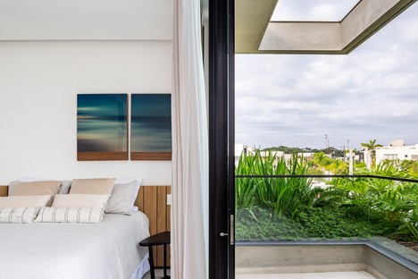 Raiz Arquitetura Liu House，在圣保罗的海滩上