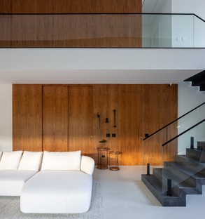 Raiz Arquitetura Liu House，在圣保罗的海滩上