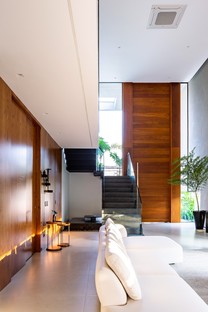 Raiz Arquitetura Liu House，在圣保罗的海滩上