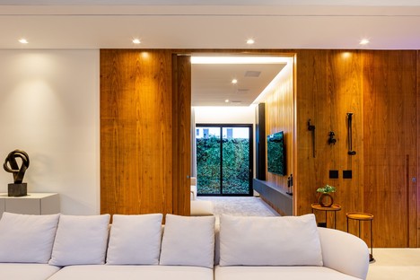 Raiz Arquitetura Liu House，在圣保罗的海滩上