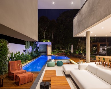 Raiz Arquitetura Liu House，在圣保罗的海滩上