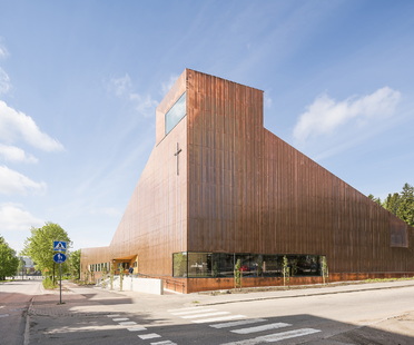 Oopeaa和Suvela Chapel in Espoo