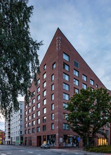 OOPEAA：Tikkurila的教堂，教区中心和社会住房