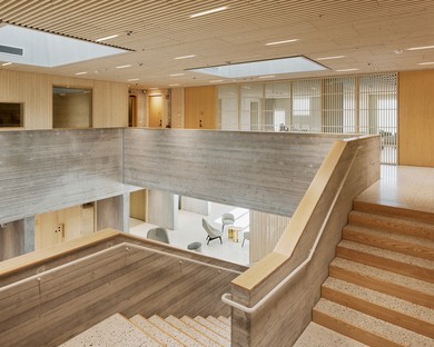 OOPEAA：Tikkurila的教堂，教区中心和社会住房