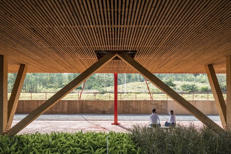 Mazzanti：Plaza del Cauca社区和运营中心