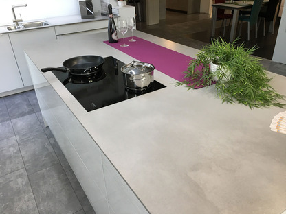 厨房的实用性与美丽：Sapienstone Ceramic的出色表现